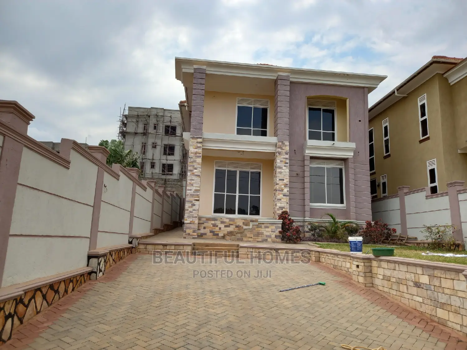 Furnished 4bdrm Duplex in Kira Tarmacked for Sale in Kira