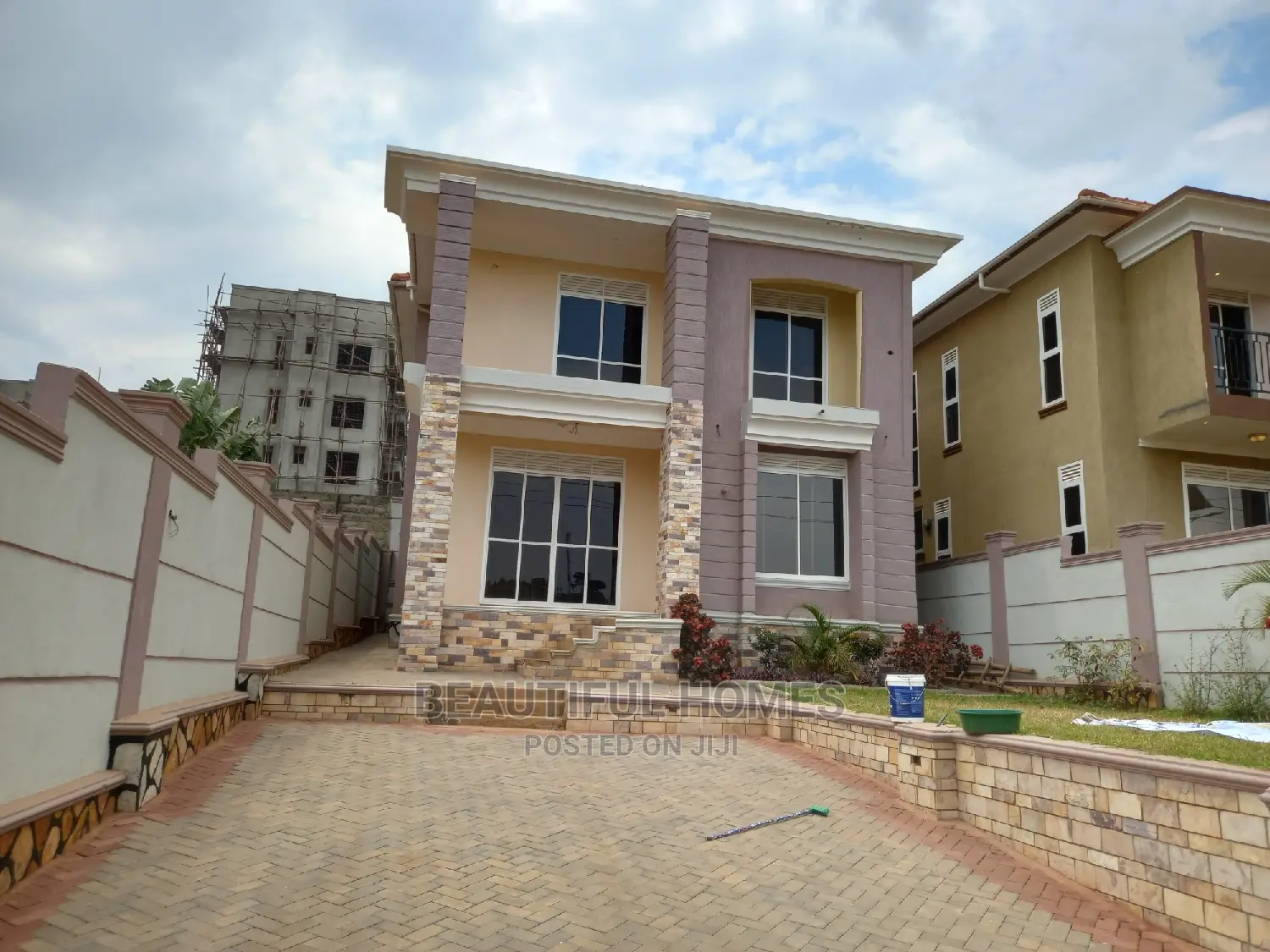 Furnished 4bdrm Duplex in Kira Tarmacked for Sale in Kira