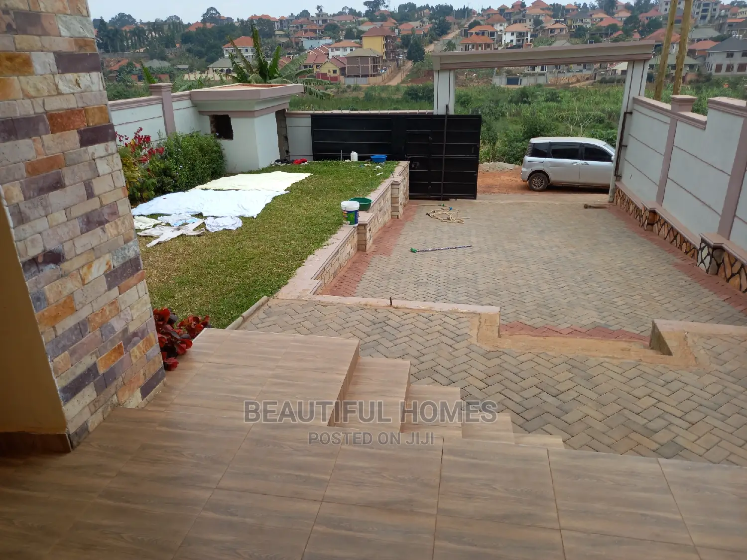 Furnished 4bdrm Mansion in Kira Wealthy for Sale in Kira