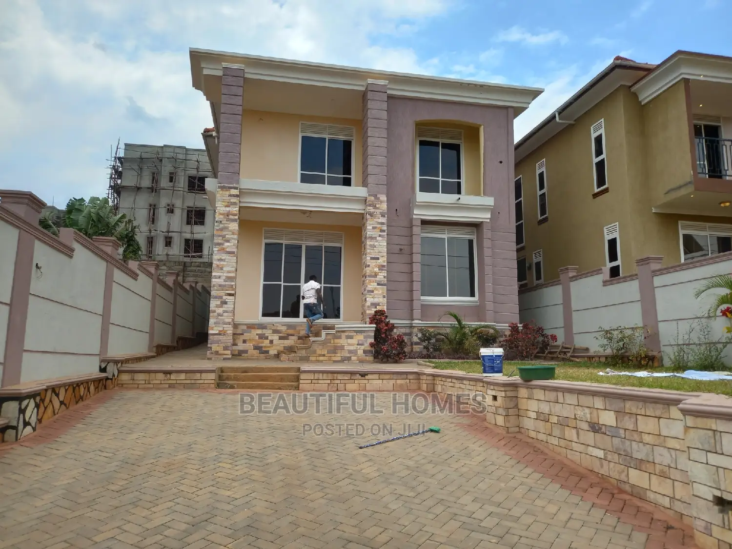 Furnished 4bdrm Duplex in Kira for Sale in Kira