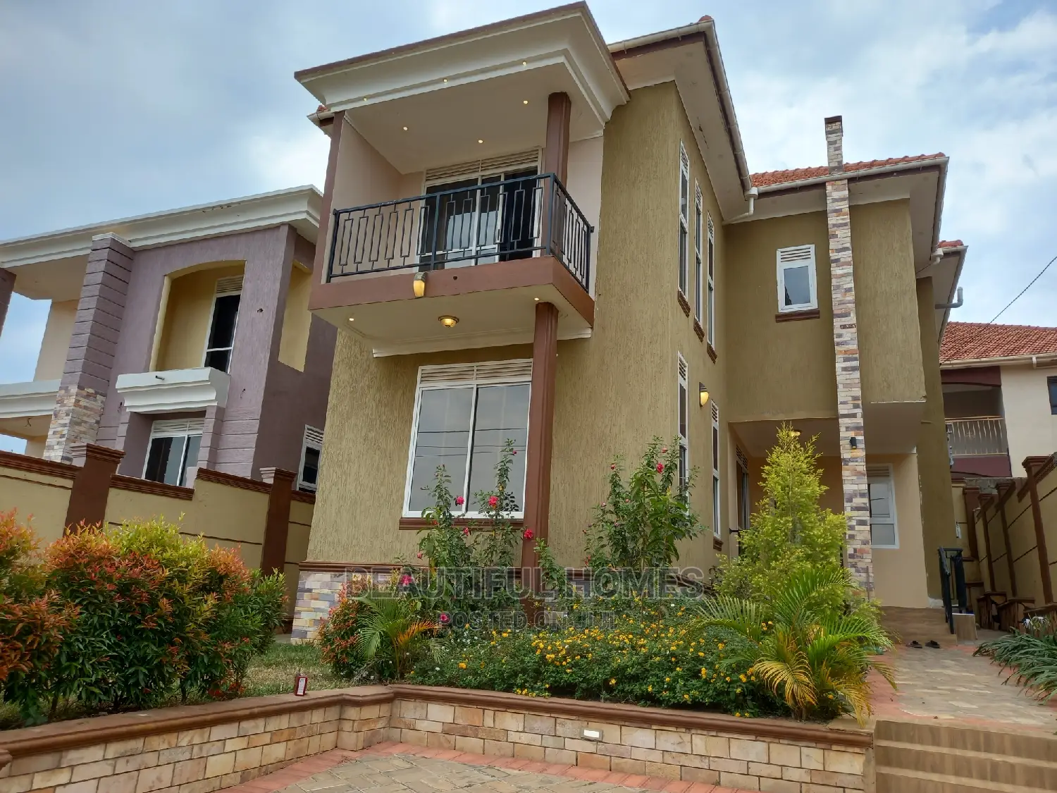 Furnished 4bdrm Mansion in Kira Weathy Area for Sale in Kira