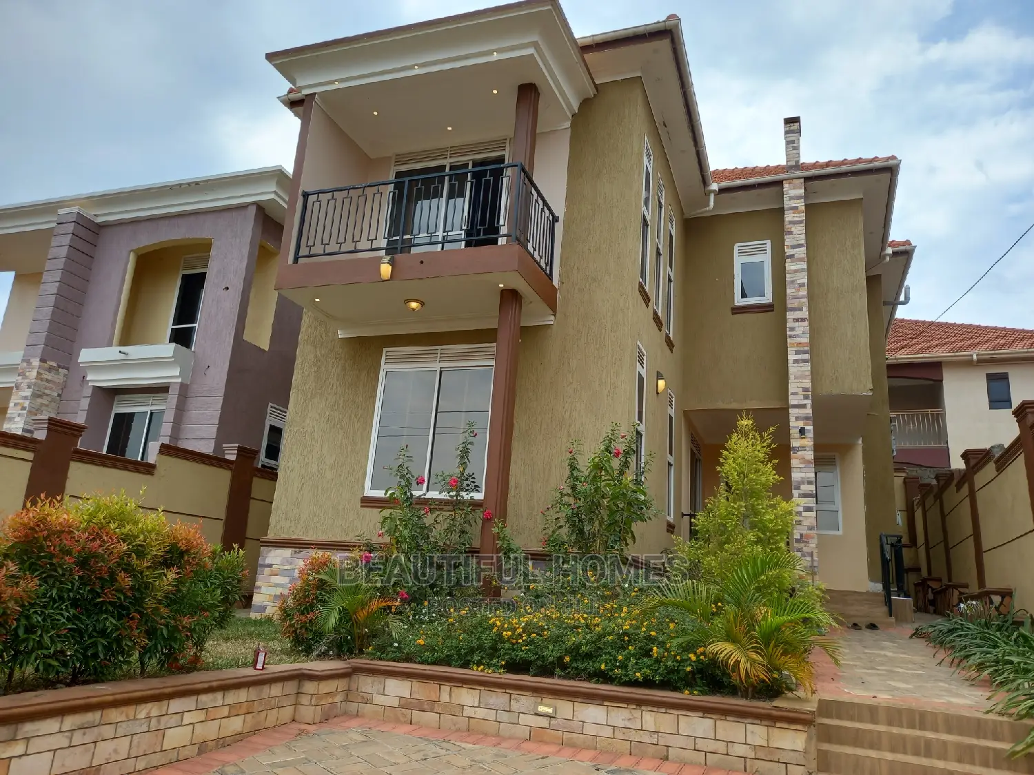 Furnished 4bdrm Mansion in Kira Weathy Area for Sale in Kira