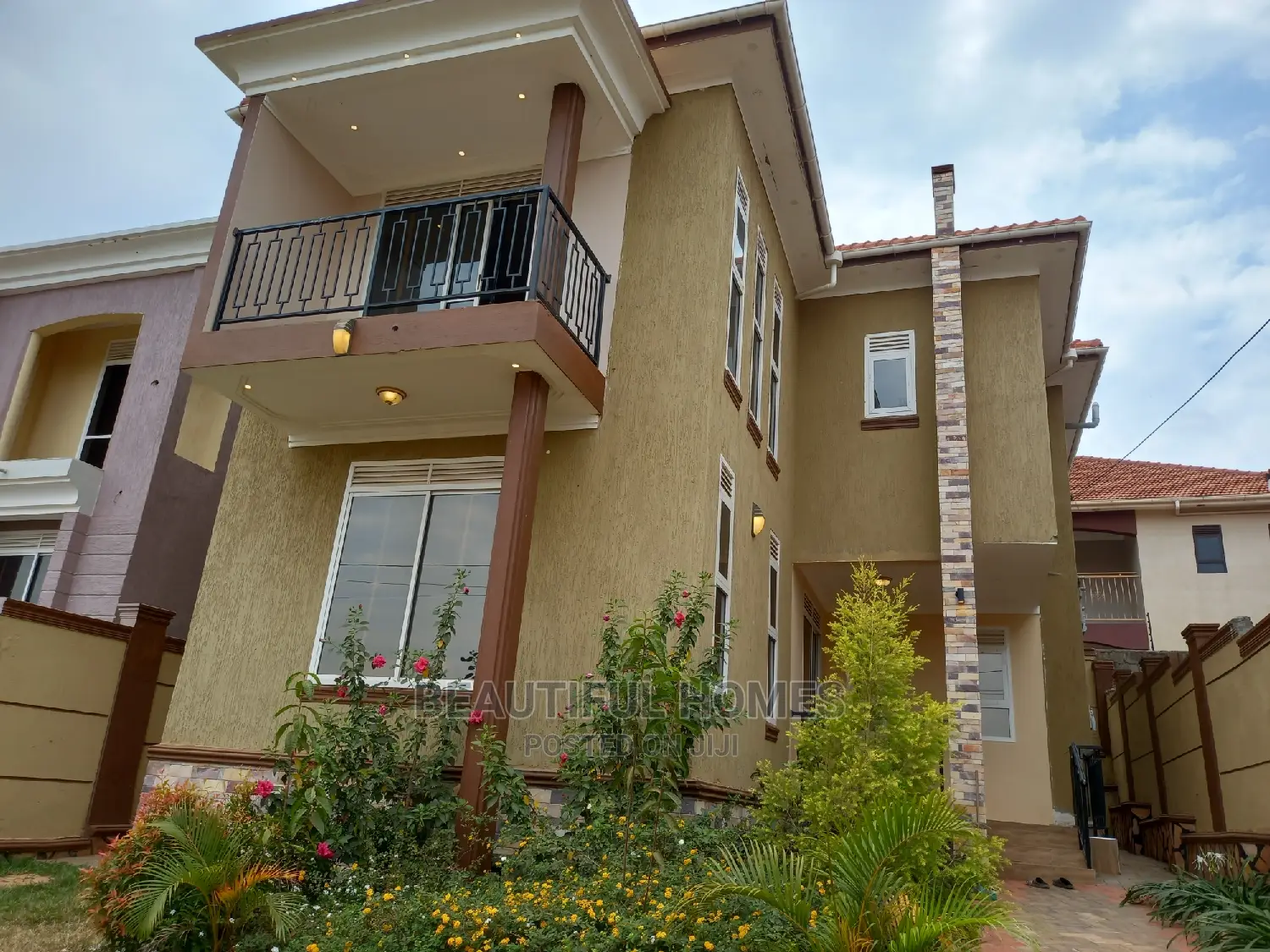 Furnished 4bdrm Mansion in Kira Weathy Area for Sale in Kira
