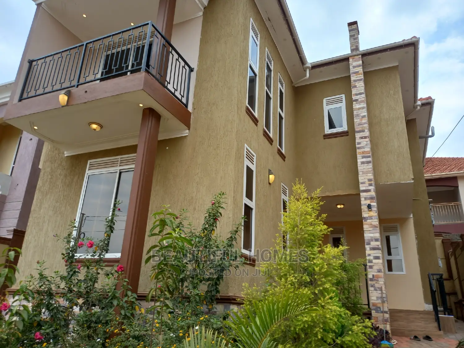 Furnished 4bdrm Mansion in Kira Tarmacked for Sale in Kira