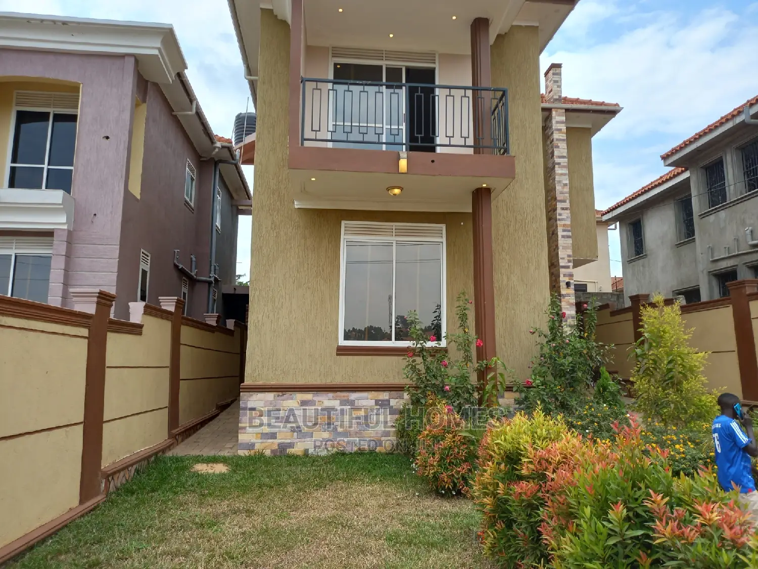 Furnished 4bdrm Mansion in Kira Tarmacked for Sale in Kira