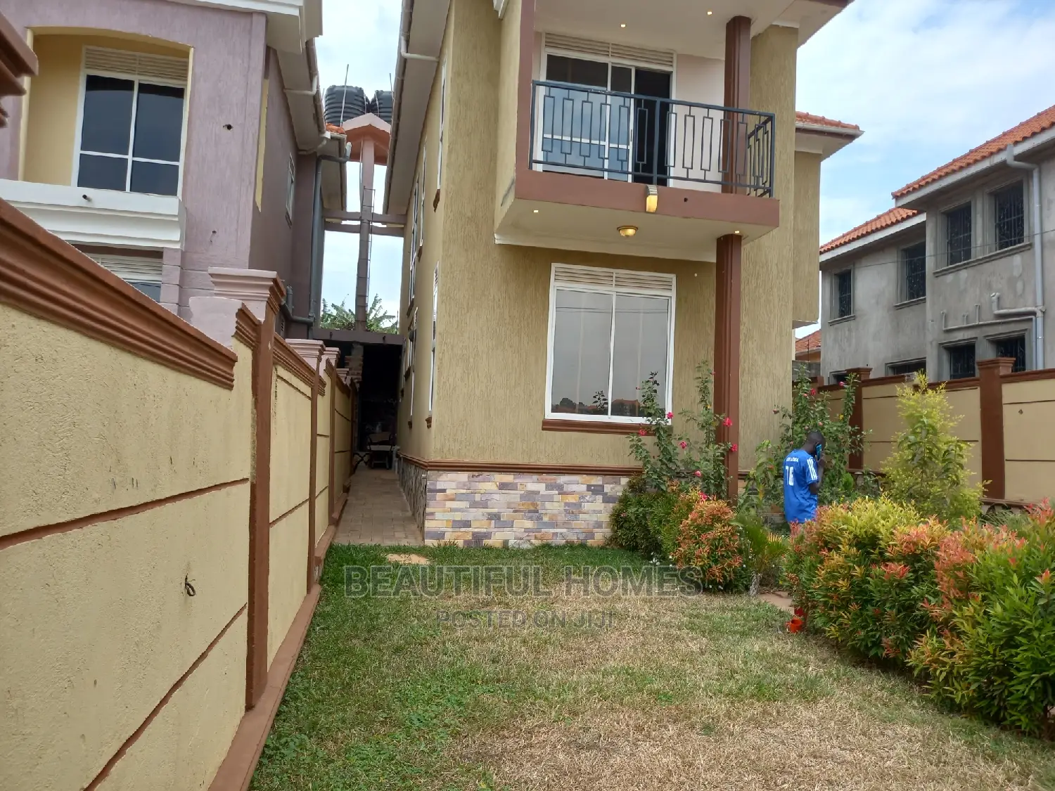 Furnished 4bdrm Mansion in Kira Tarmacked for Sale in Kira