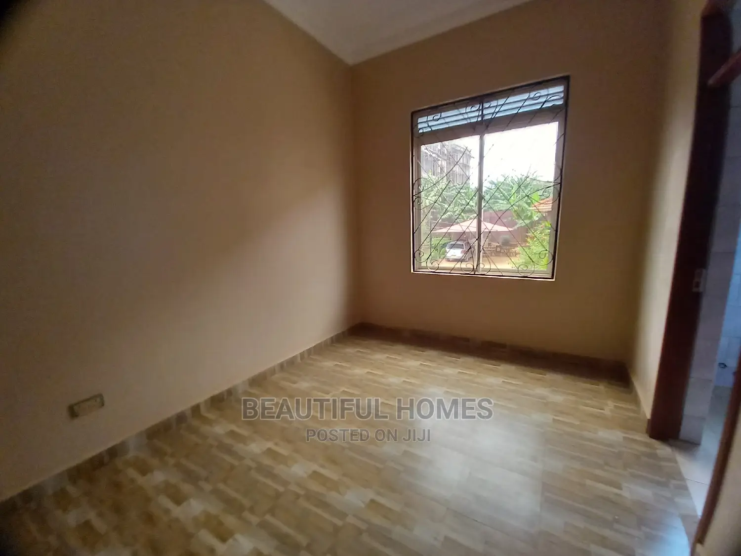 Furnished 4bdrm Mansion in Kira Tarmacked for Sale in Kira