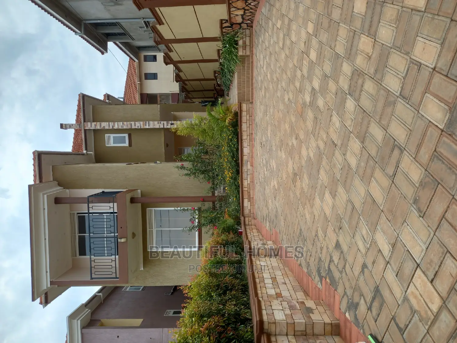 Furnished 4bdrm Mansion in Kira Tarmacked for Sale in Kira
