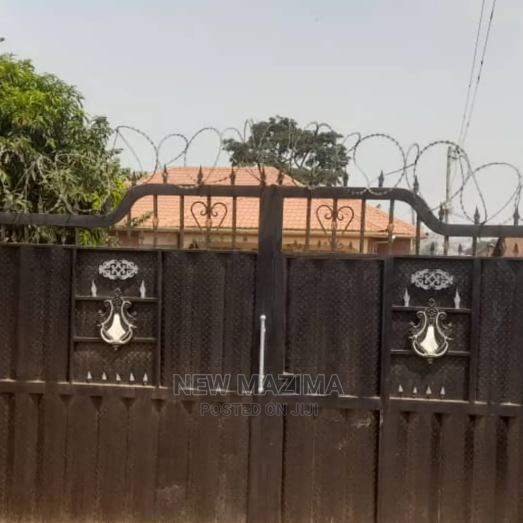4bdrm Bungalow in Makindye Town, Central Division for Sale in Central Division