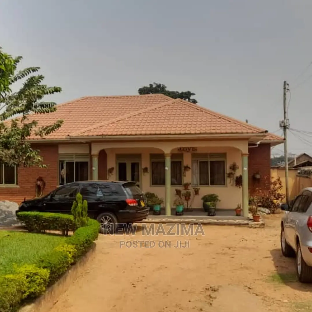 4bdrm Bungalow in Makindye Town, Central Division for Sale in Central Division