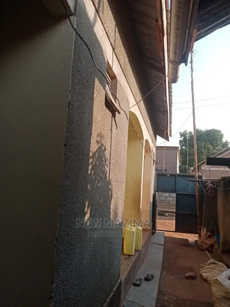 5bdrm House in Namulanda Ntebe Rd, Central Division for Sale in Central Division