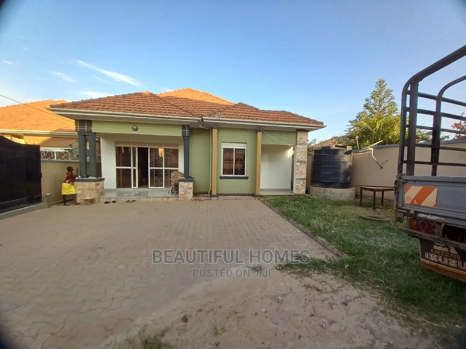 Furnished 4bdrm House in Kira Tarmacked for Sale in Kira