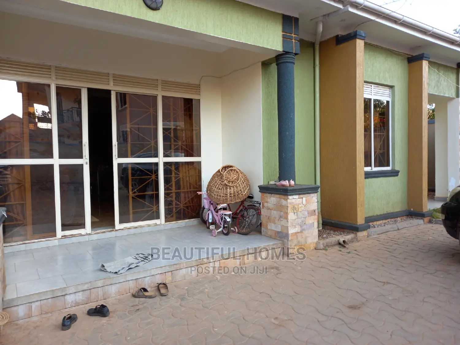 Furnished 4bdrm House in Kira Tarmacked for Sale in Kira