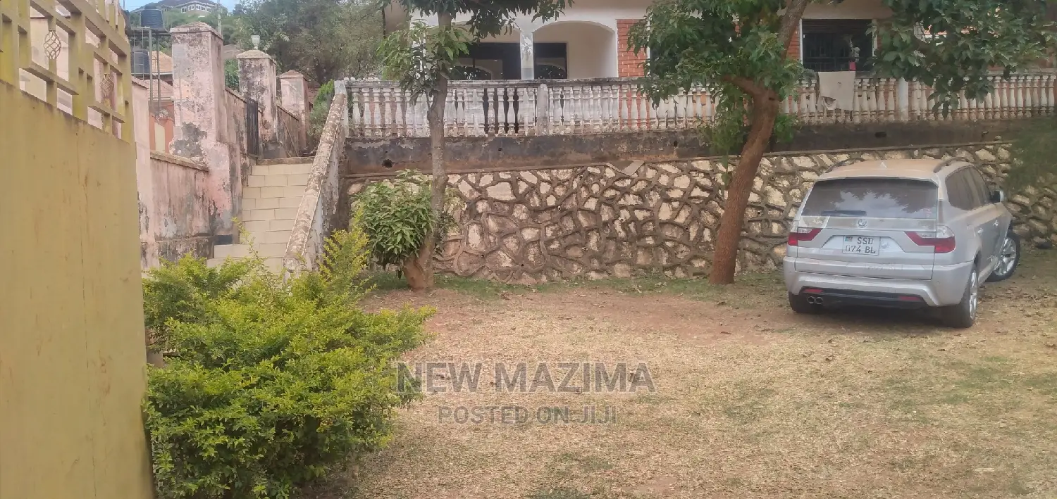 3bdrm Bungalow in Buziga Konge, Central Division for Sale in Central Division