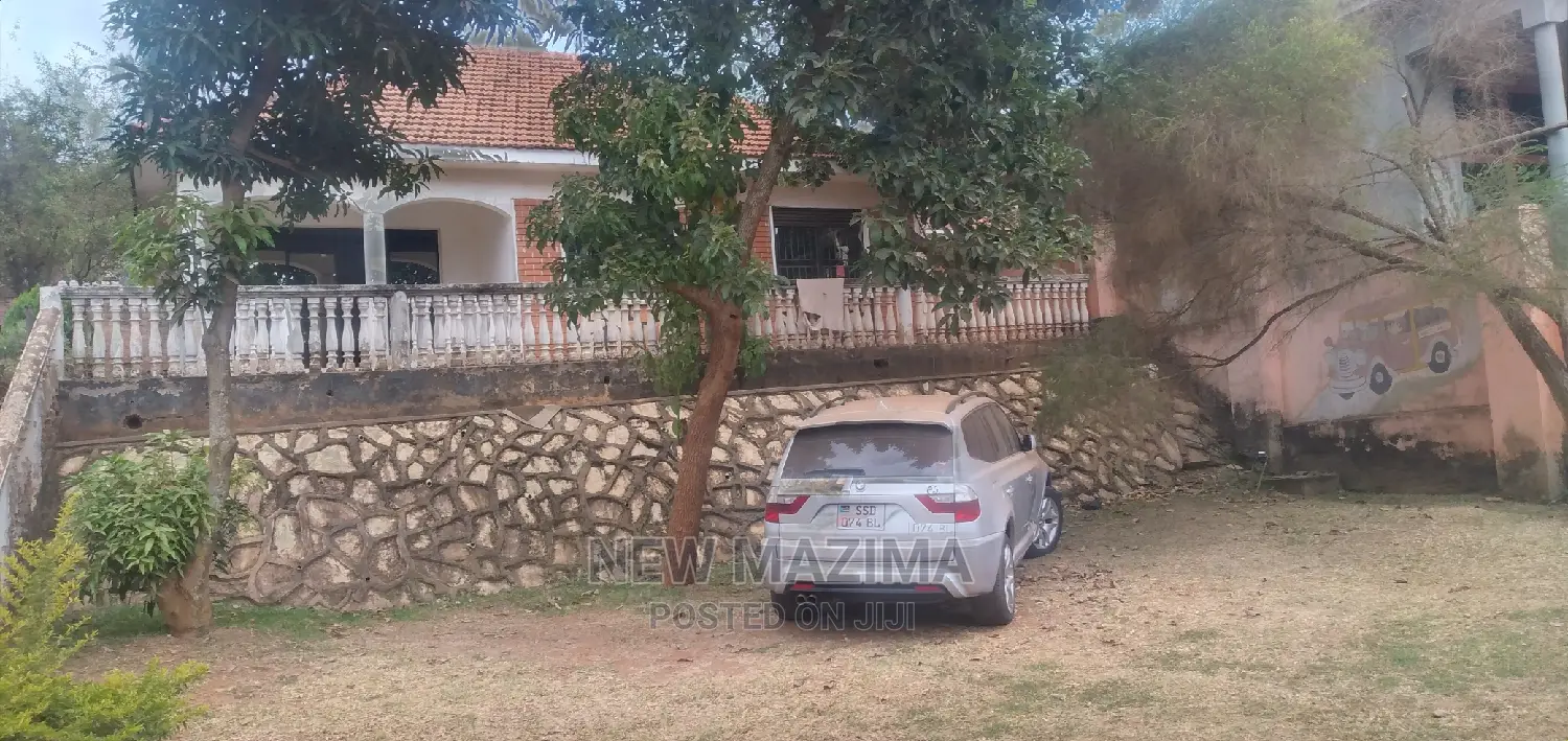 3bdrm Bungalow in Buziga Konge, Central Division for Sale in Central Division