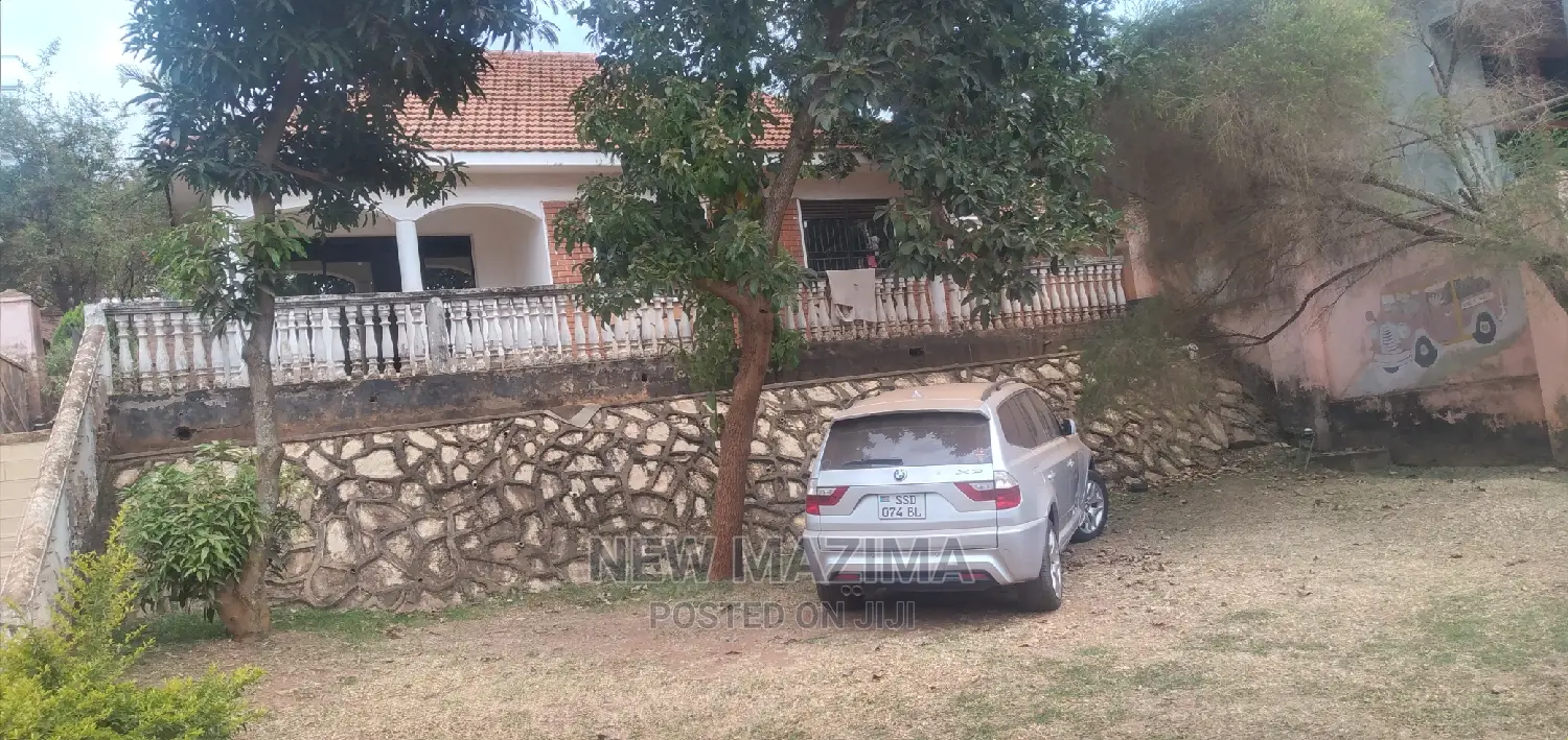 3bdrm Bungalow in Buziga Konge, Central Division for Sale in Central Division