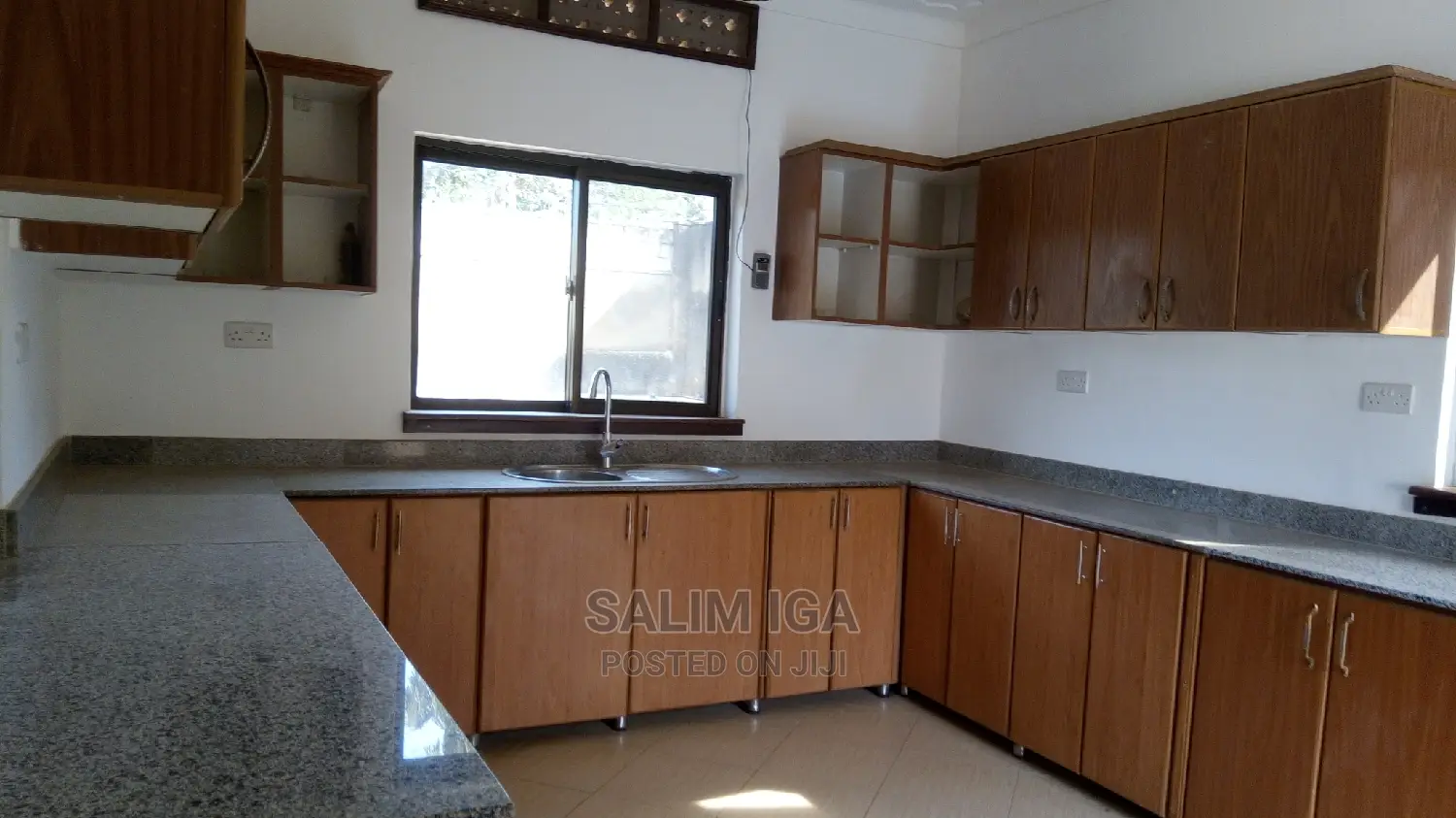 3bdrm Bungalow in Kololo Property, Central Division for Rent in Central Division