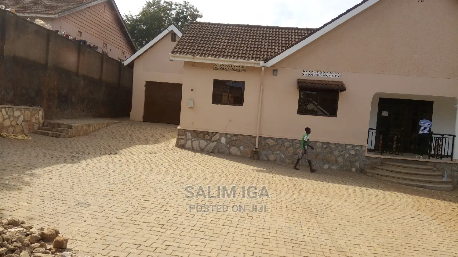 3bdrm Bungalow in Kololo Property, Central Division for Rent in Central Division
