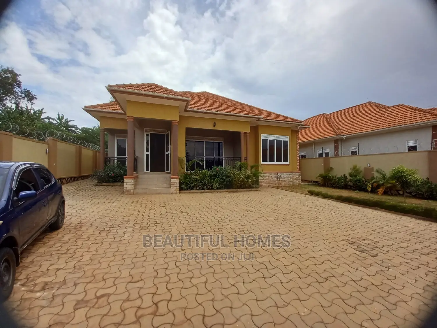 Furnished 4bdrm Bungalow in Kira Tarmack for Sale in Kira