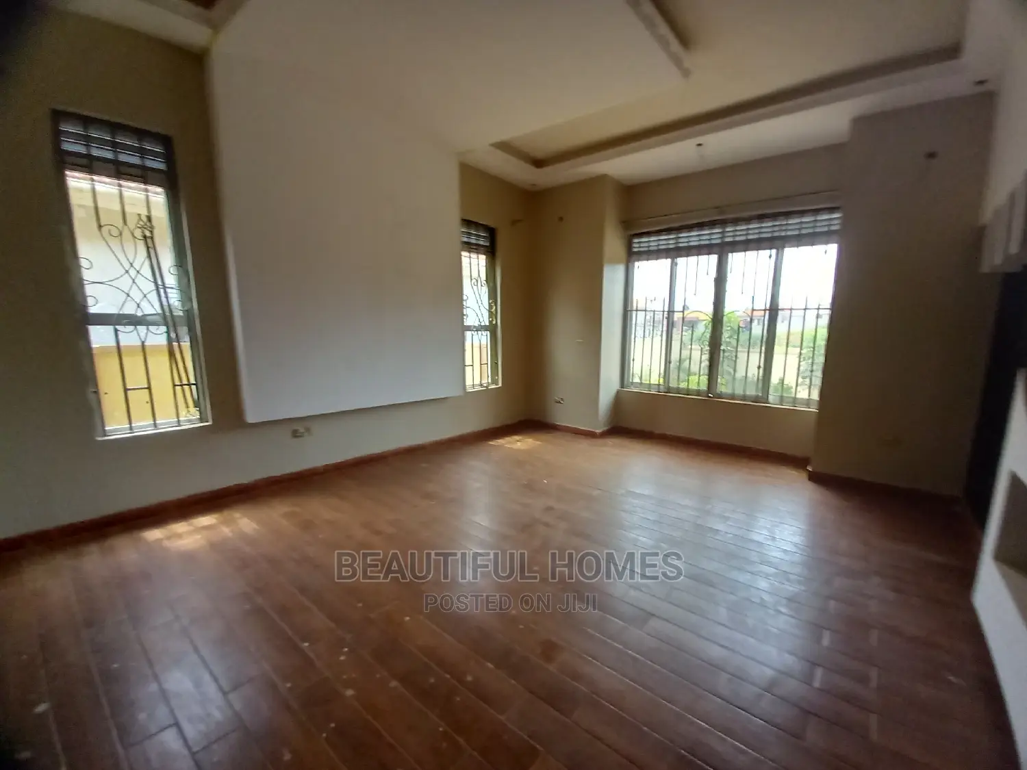 Furnished 4bdrm Bungalow in Kira Tarmack for Sale in Kira