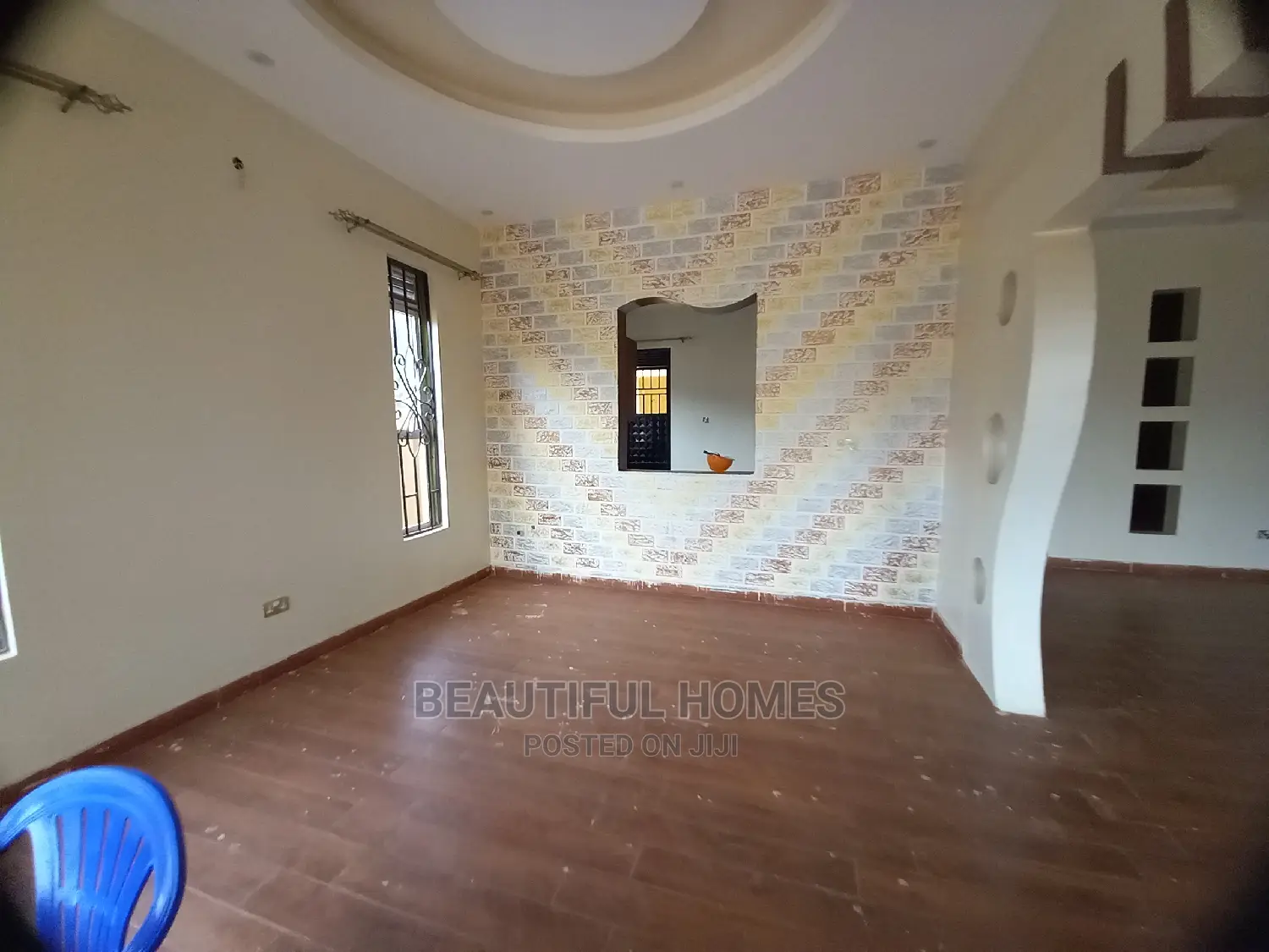 Furnished 4bdrm Bungalow in Kira Tarmack for Sale in Kira