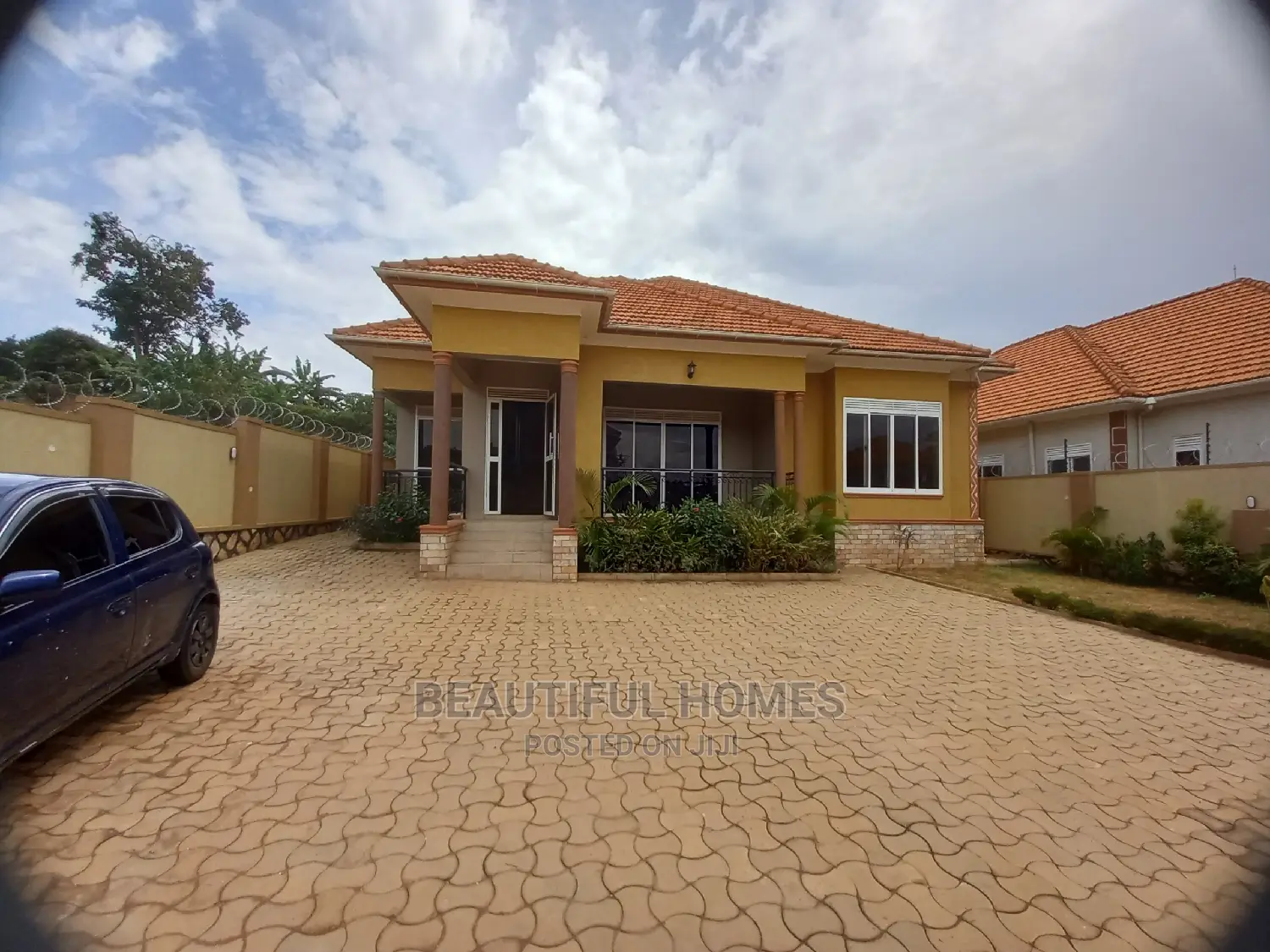Furnished 4bdrm Bungalow in Kira Tarmack for Sale in Kira