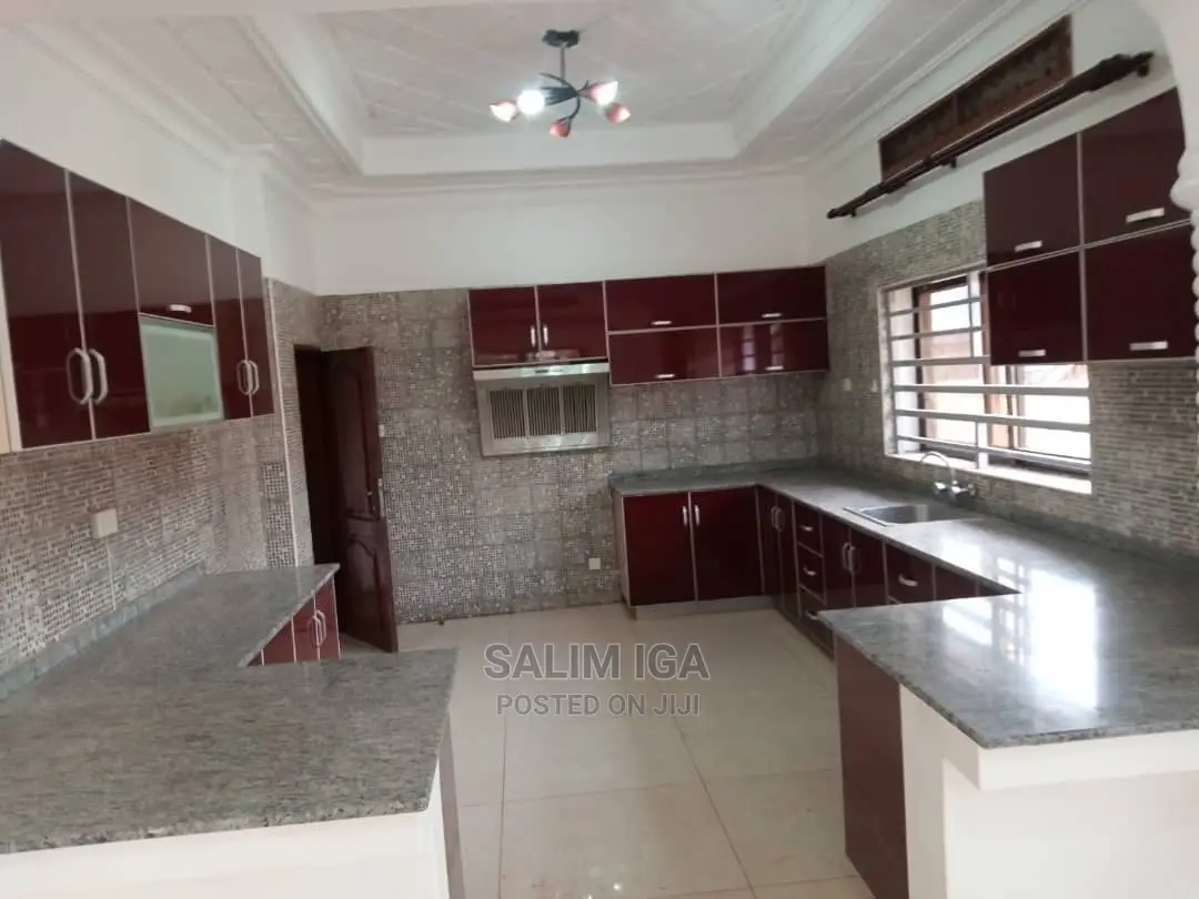 5bdrm Bungalow in Kololo Property, Central Division for Rent in Central Division