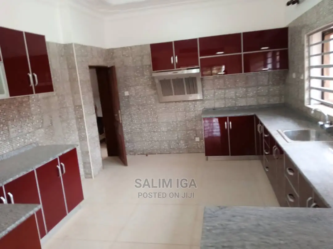 5bdrm Bungalow in Kololo Property, Central Division for Rent in Central Division