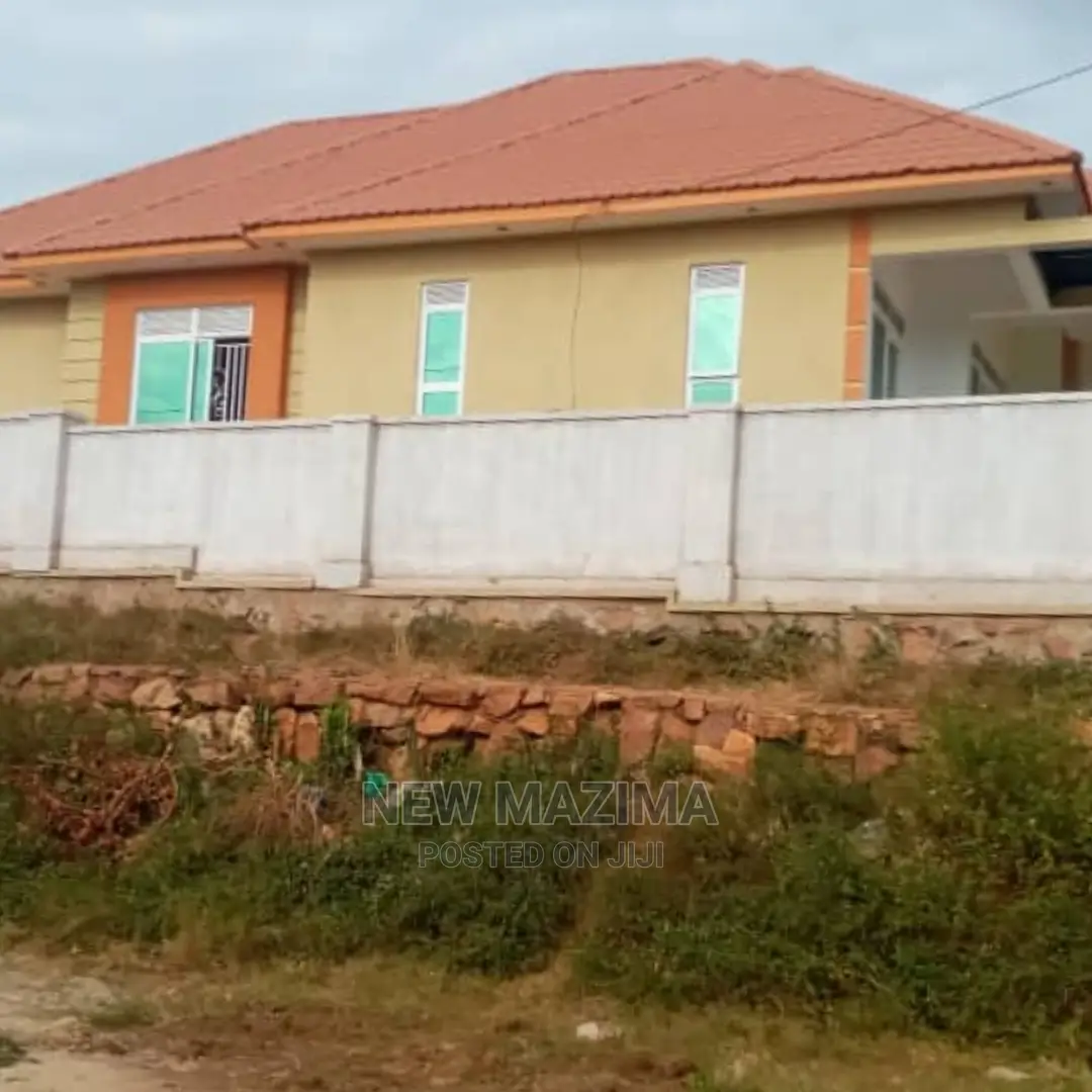3bdrm Bungalow in Kitende Ntebe Rd, Central Division for Sale in Central Division