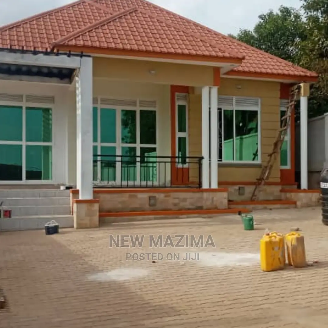 3bdrm Bungalow in Kitende Ntebe Rd, Central Division for Sale in Central Division
