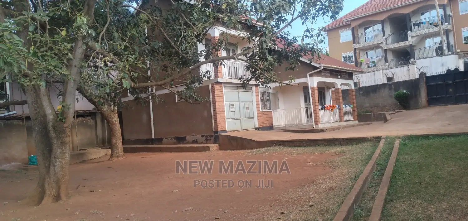 4bdrm Maisonette in Buziga Konge, Central Division for Sale in Central Division