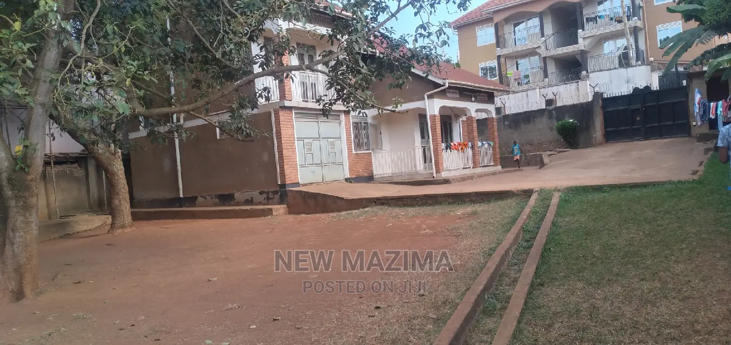 4bdrm Maisonette in Buziga Konge, Central Division for Sale in Central Division