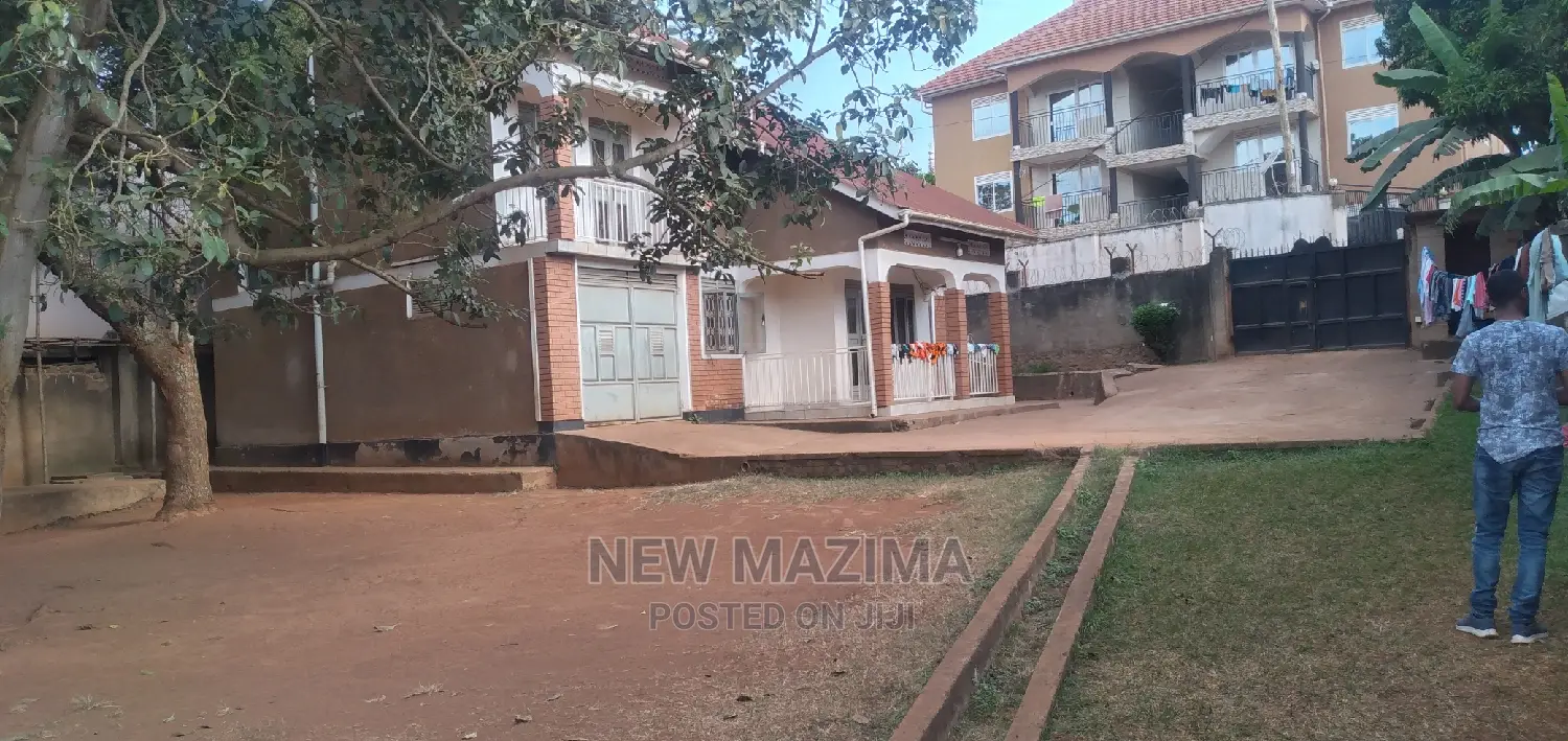 4bdrm Maisonette in Buziga Konge, Central Division for Sale in Central Division