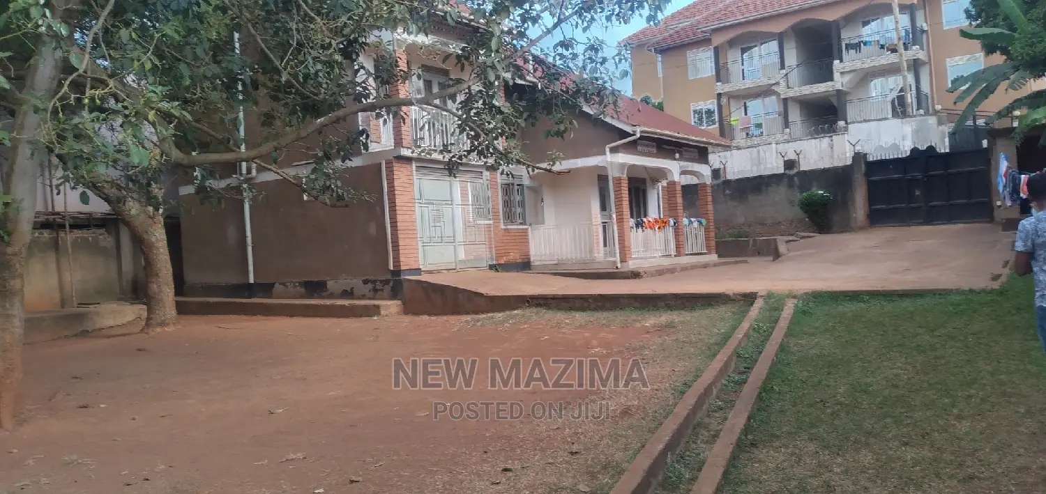 4bdrm Maisonette in Buziga Konge, Central Division for Sale in Central Division