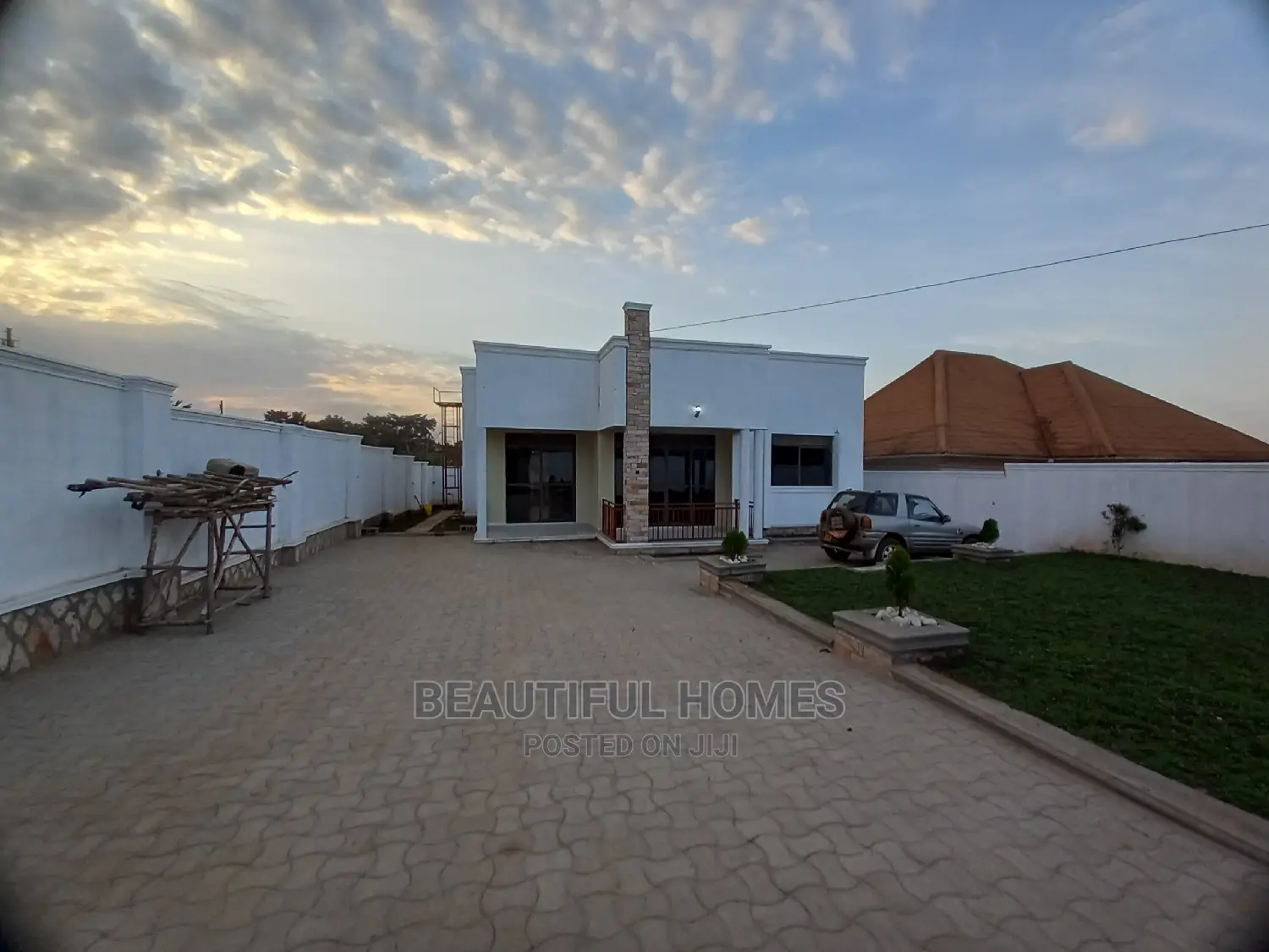 Furnished 4bdrm Maisonette in Kira Classy for Sale in Kira