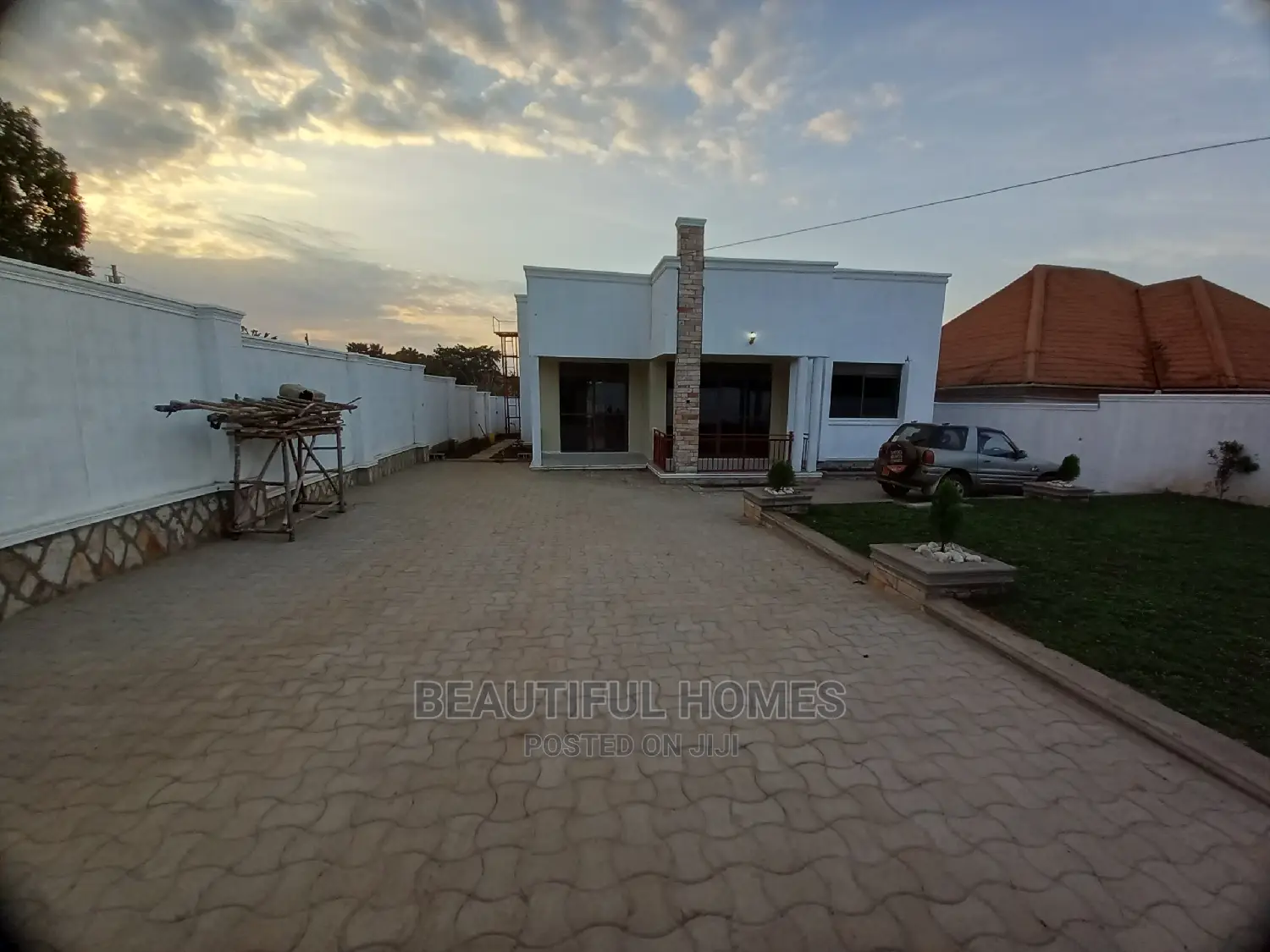 Furnished 4bdrm Maisonette in Kira Classy for Sale in Kira