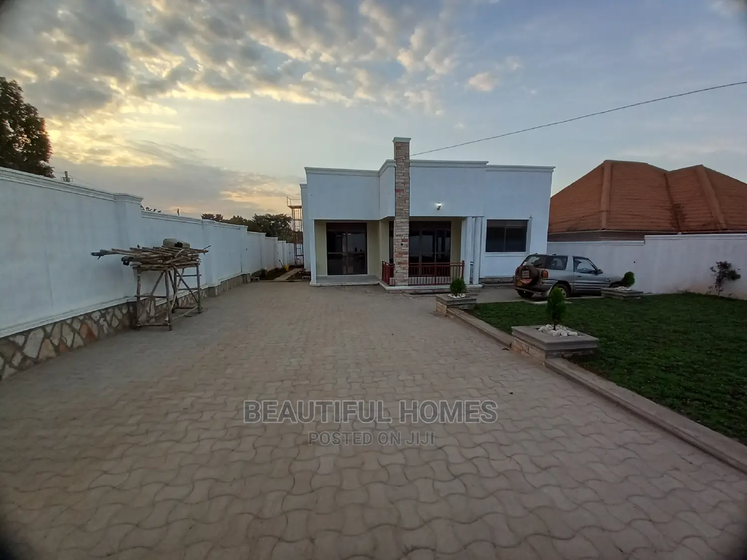 Furnished 4bdrm Maisonette in Kira Classy for Sale in Kira