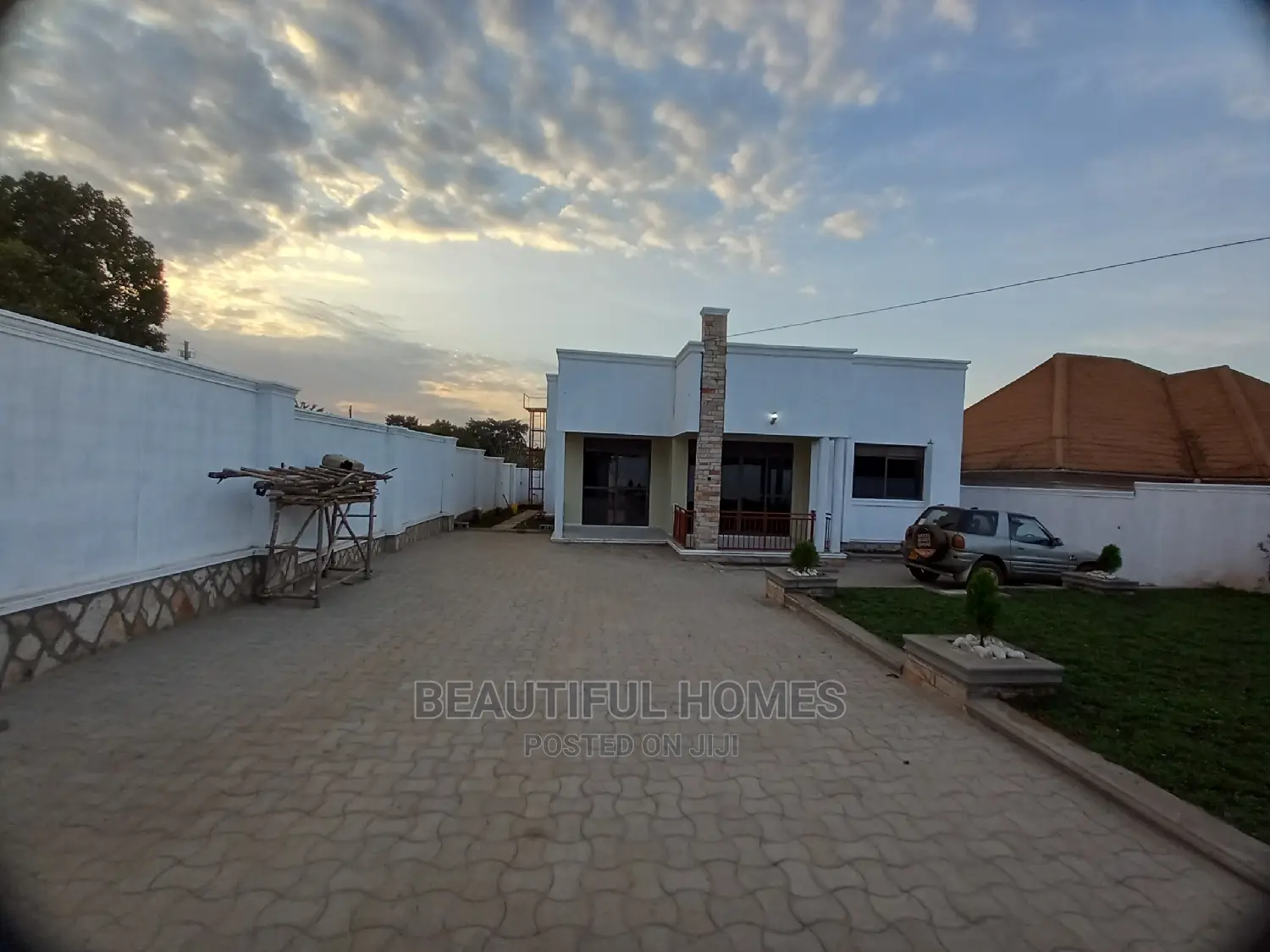 Furnished 4bdrm Maisonette in Kira Classy for Sale in Kira