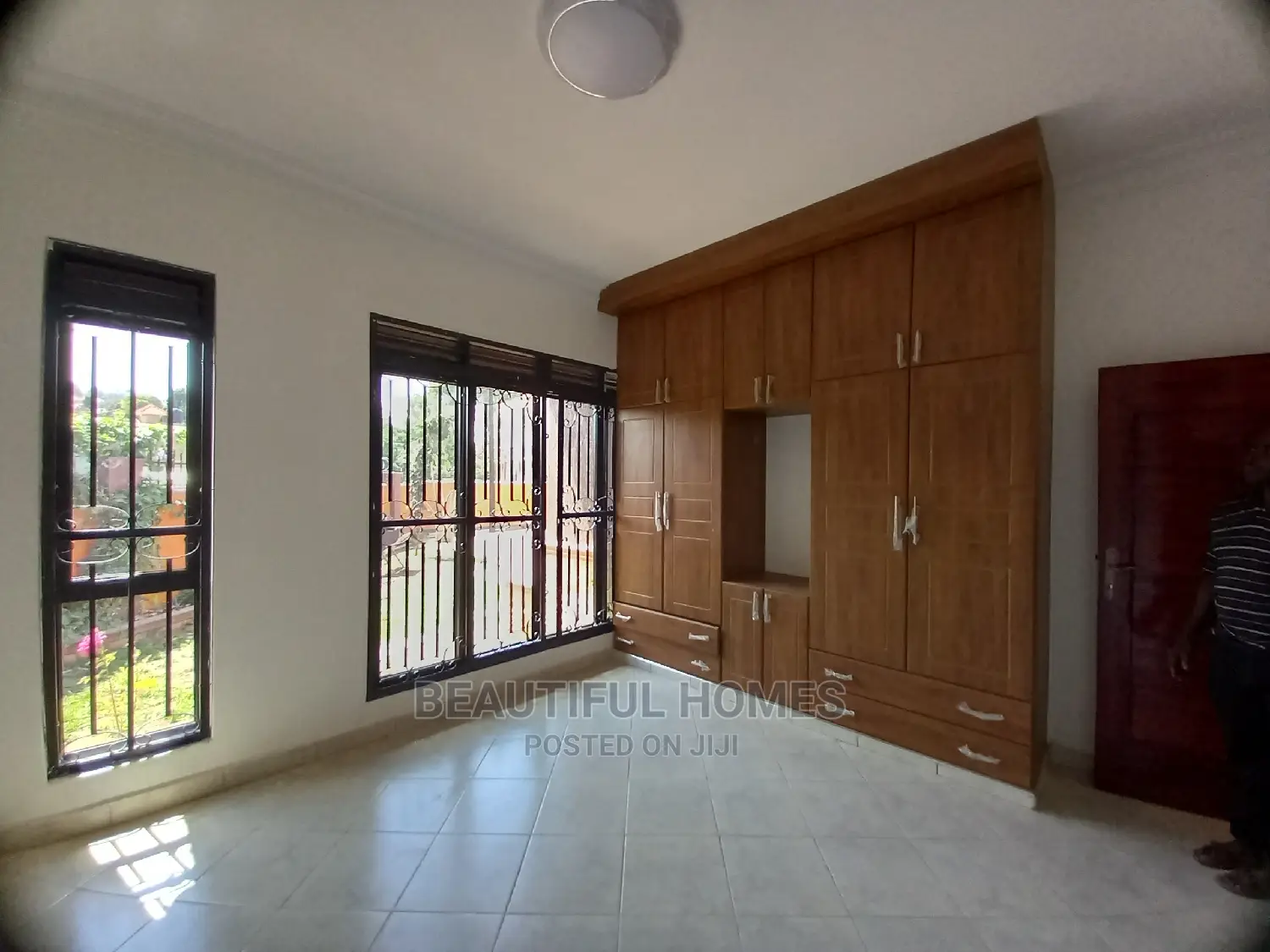 Furnished 4bdrm Bungalow in Kisaasi Main, Central Division for Sale in Central Division