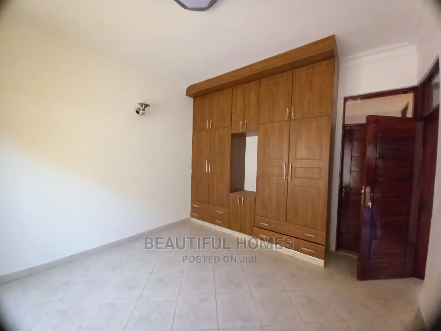 Furnished 4bdrm Bungalow in Kisaasi Main, Central Division for Sale in Central Division