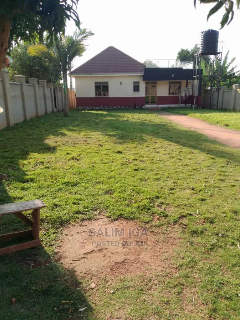 2bdrm Bungalow in Kololo Property, Central Division for Rent in Central Division