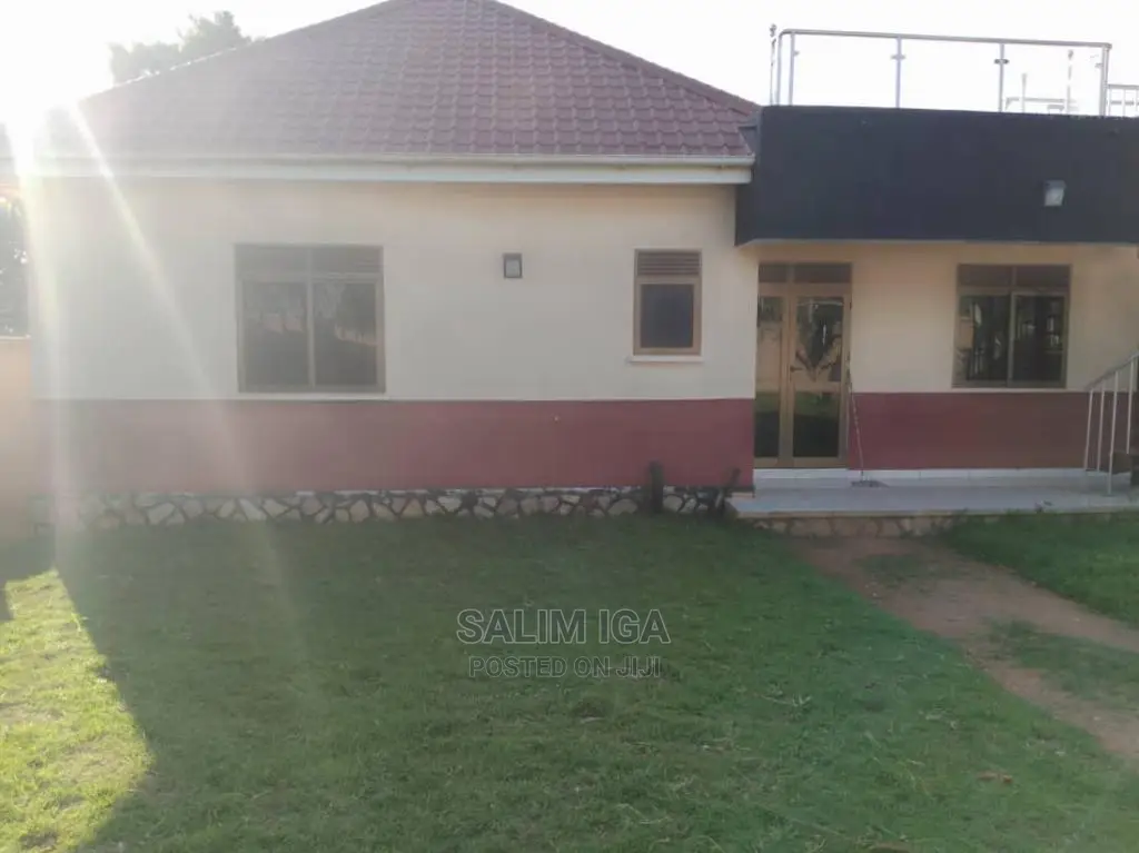 2bdrm Bungalow in Kololo Property, Central Division for Rent in Central Division