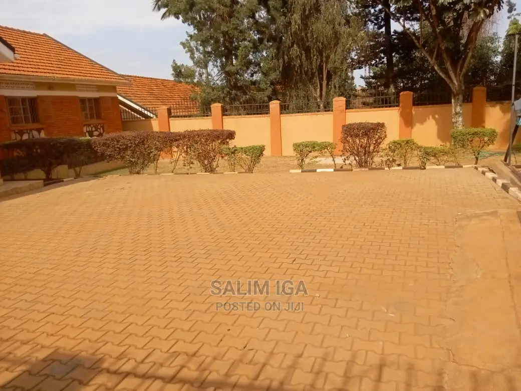 5bdrm Bungalow in Kololo Property, Wakiso / Wakiso for Rent in Wakiso / Wakiso