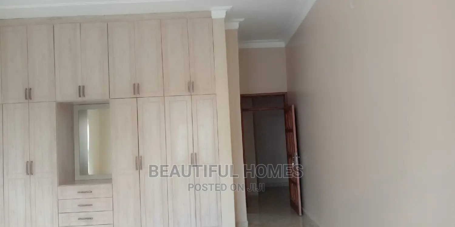 Furnished 4bdrm Bungalow in Kira for Sale in Kira