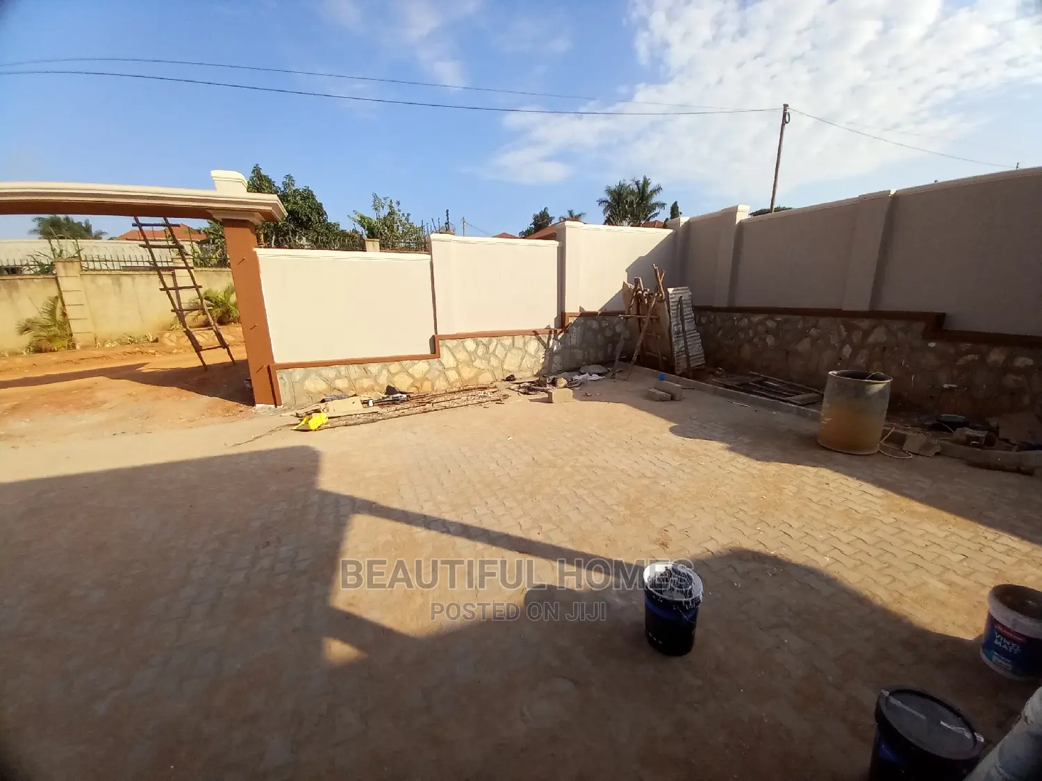 Furnished 4bdrm Bungalow in Kira Posh for Sale in Kira