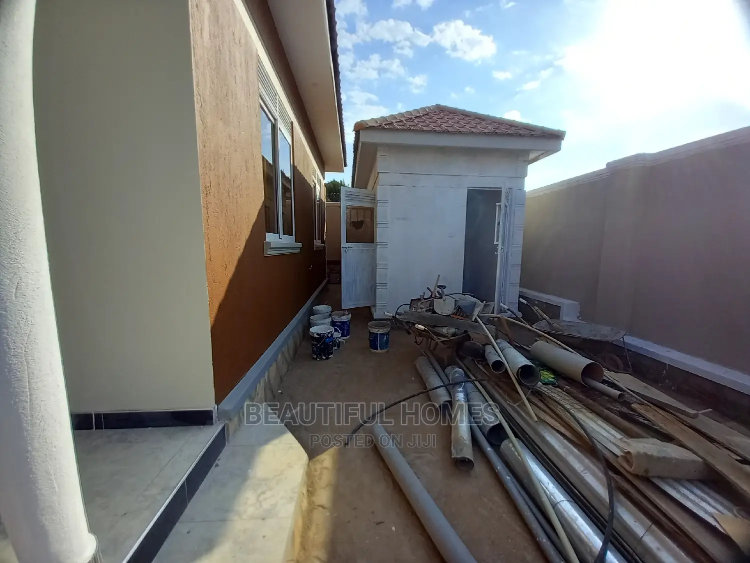 Furnished 4bdrm Bungalow in Kira Posh for Sale in Kira