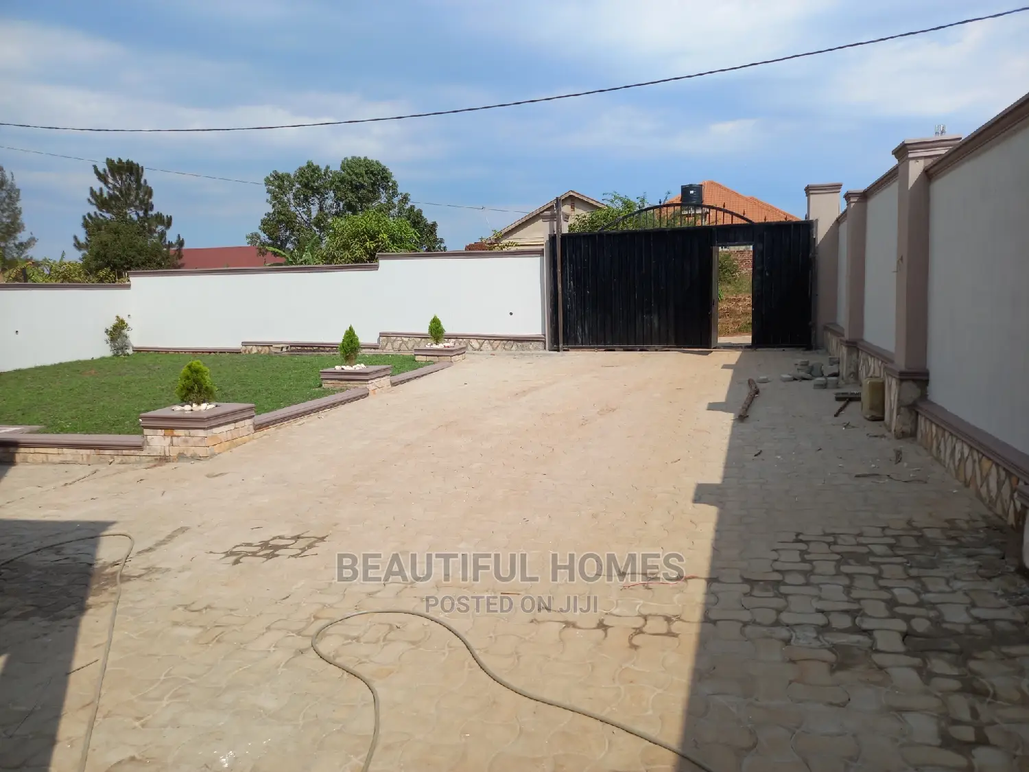 Furnished 4bdrm House in Kira for Sale in Kira