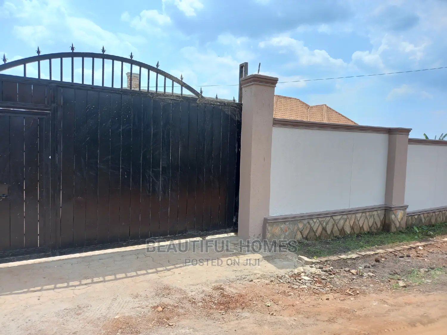 Furnished 4bdrm Maisonette in Kira for Sale in Kira