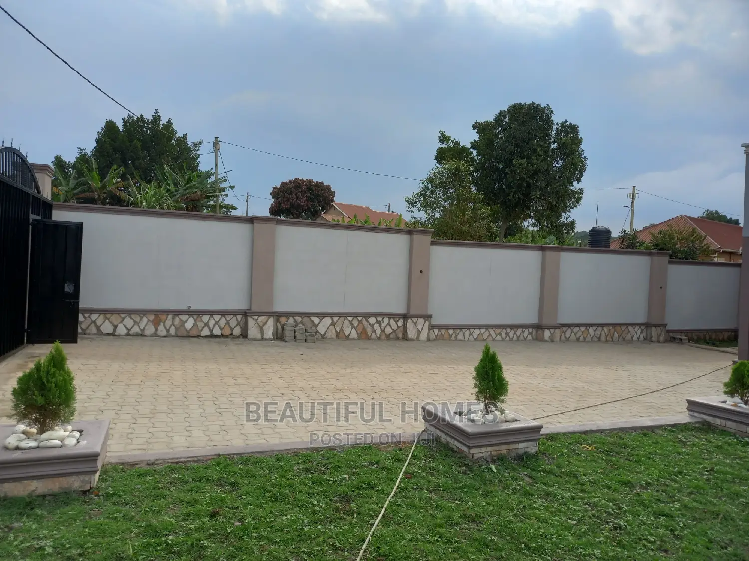 Furnished 4bdrm Bungalow in Kira for Sale in Kira