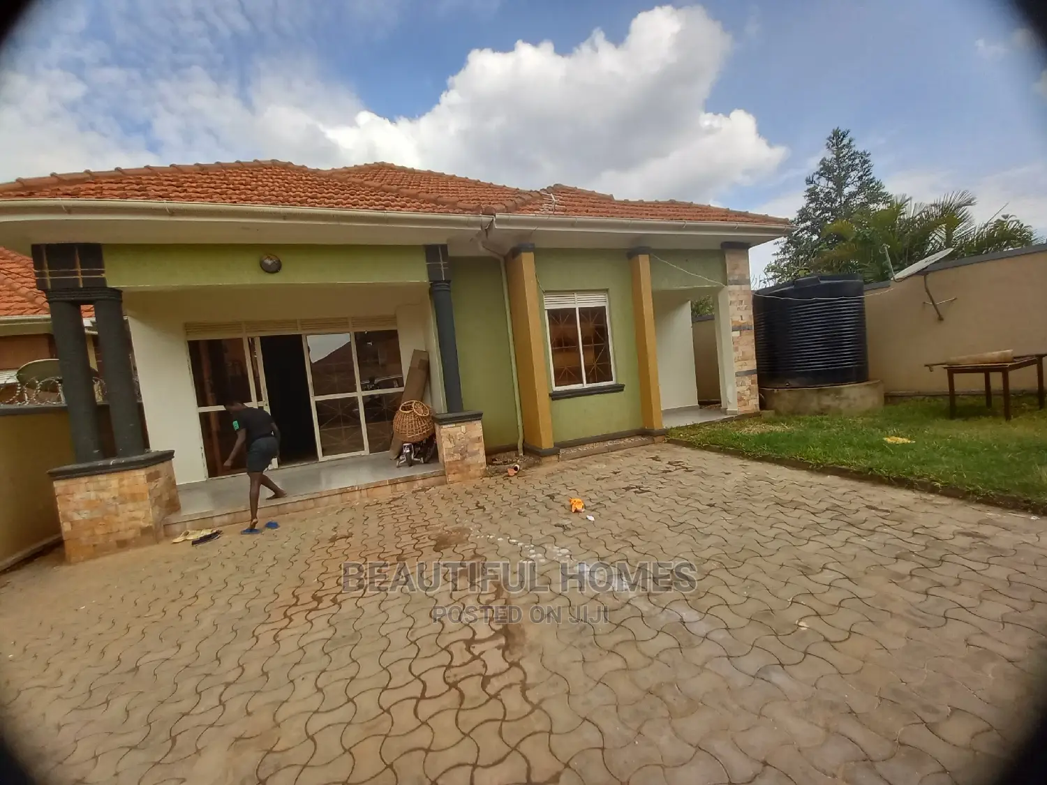 Furnished 4bdrm House in Kira Corporate for Sale in Kira